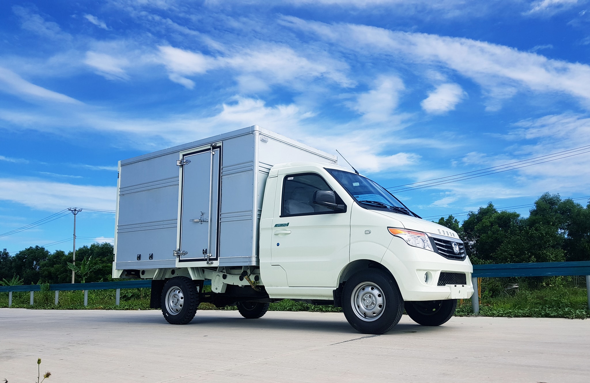XE TẢI KENBO 900KG THÙNG KÍN 2020-2021